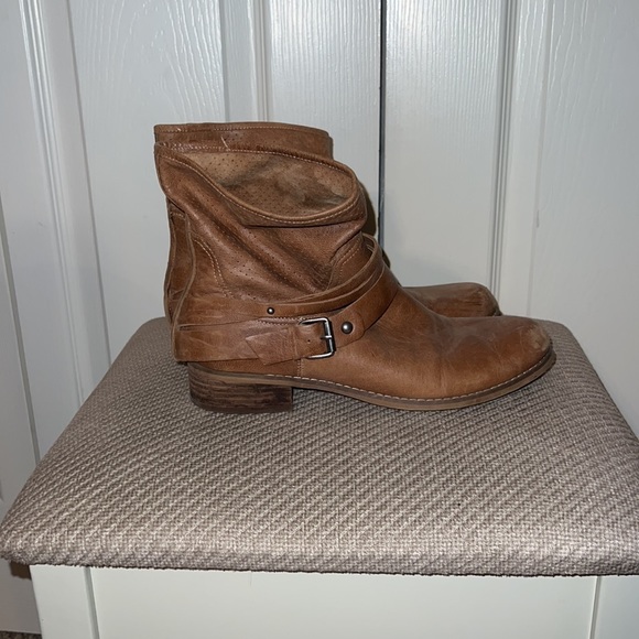 Marc Fisher boots. Brown, womens size 8 - Picture 3 of 5